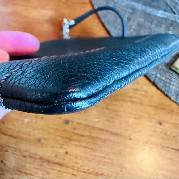 COACH BLACK LEATHER WRISTLET CLUTCH PRELOVED 4.5โH - 6โW - 1/4โD GREAT TOP ZIP - Picture 8 of 8